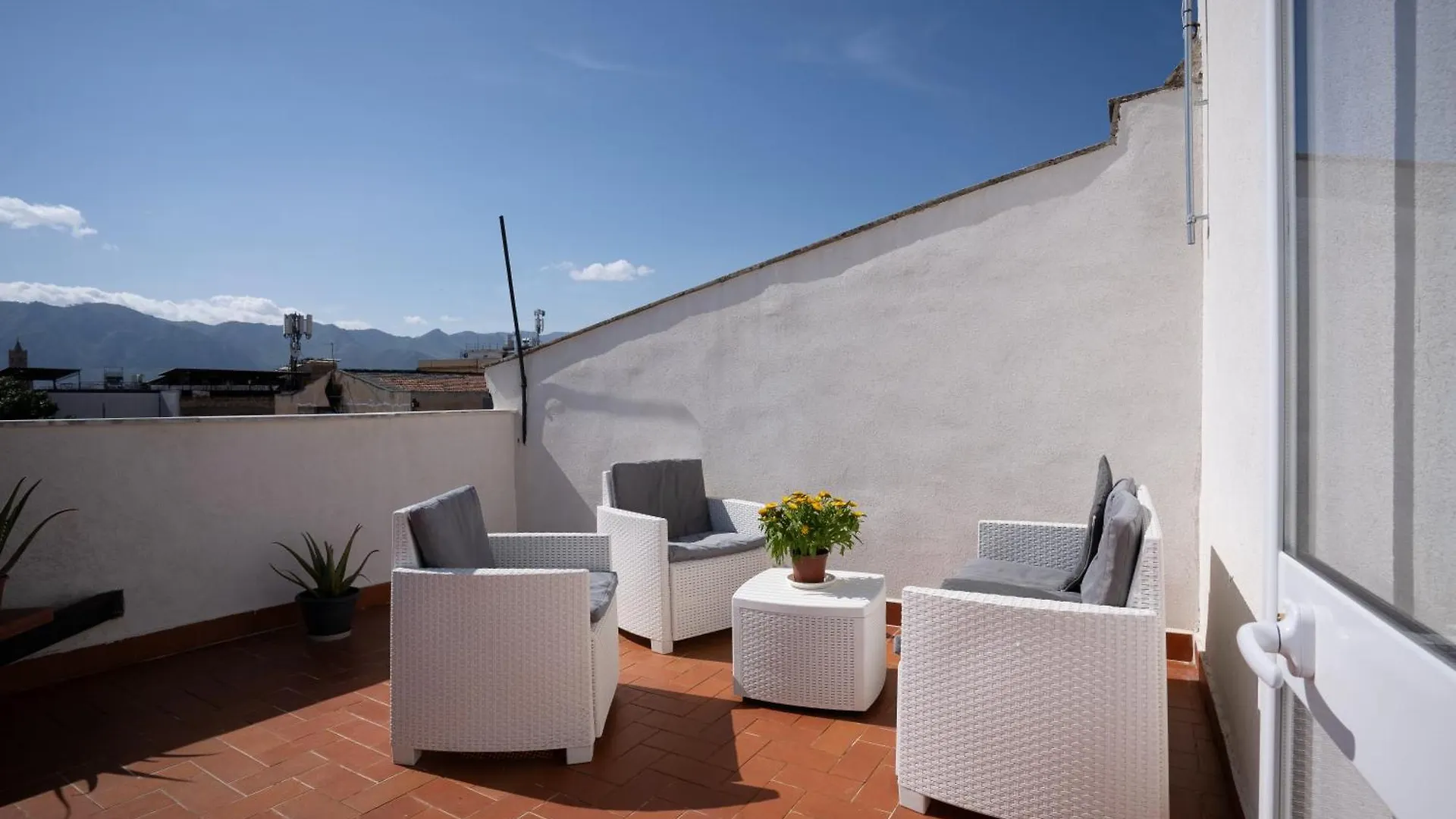 Le Volte Del Basile - 4 Camere Private E Terrazza Palermo Apartmán